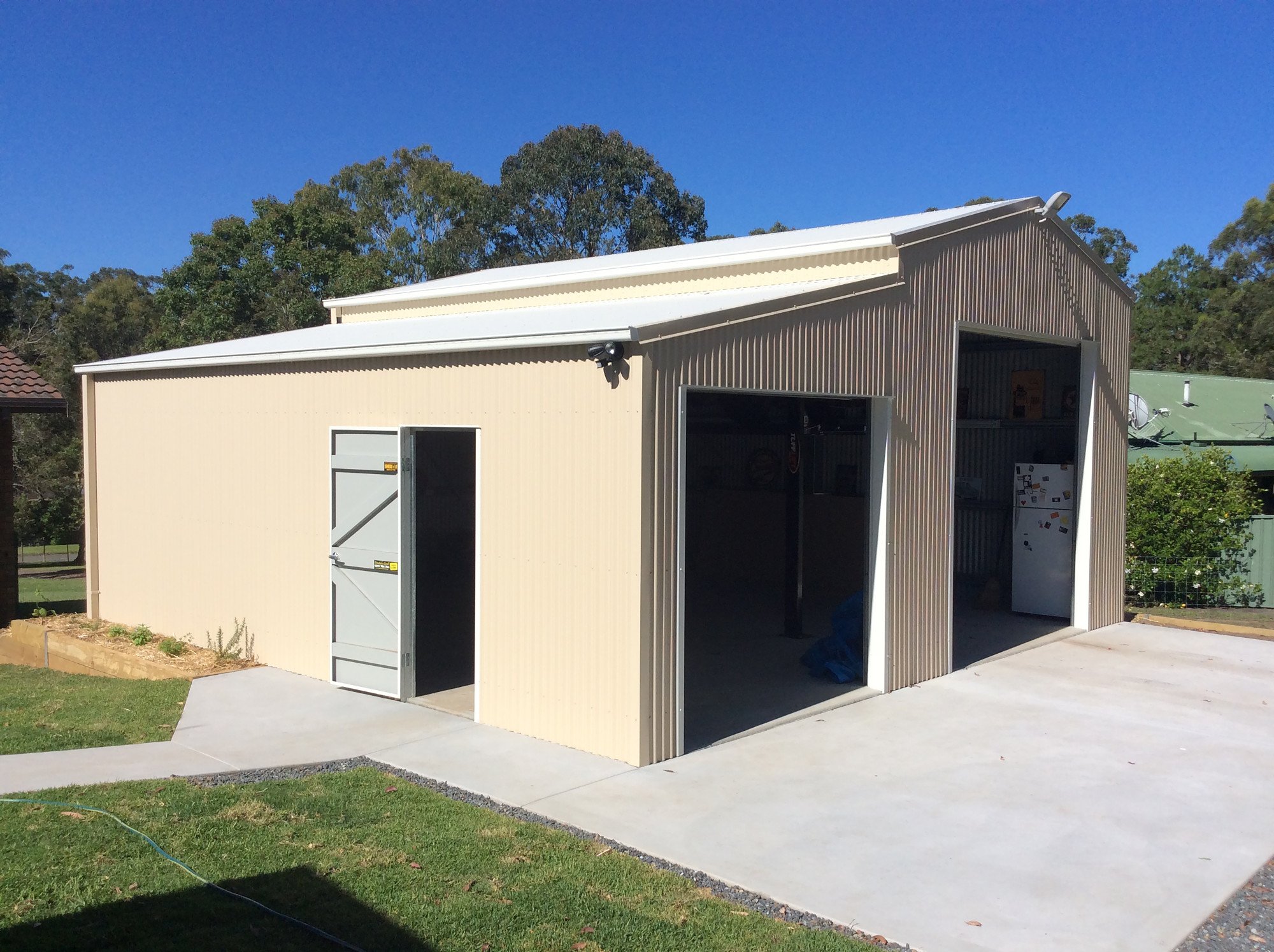 Single Garage with Enclosed Leanto 2