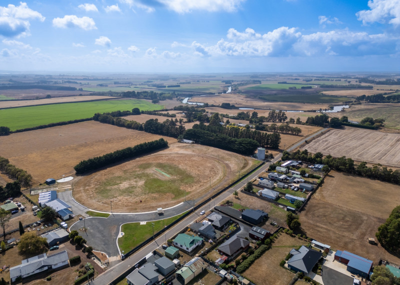 SHEDS AND HOMES 15 Macquire Street CRESSY 4